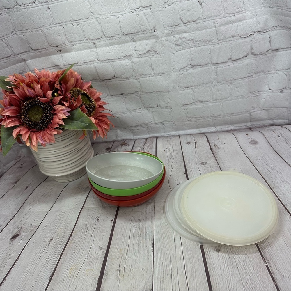 tupperware cereal Bowls with seals "C" x 4